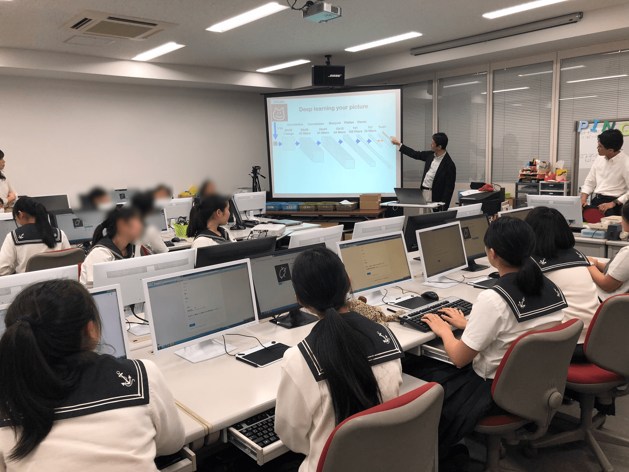 Pythonプログラミング講座の導入授業の様子の写真