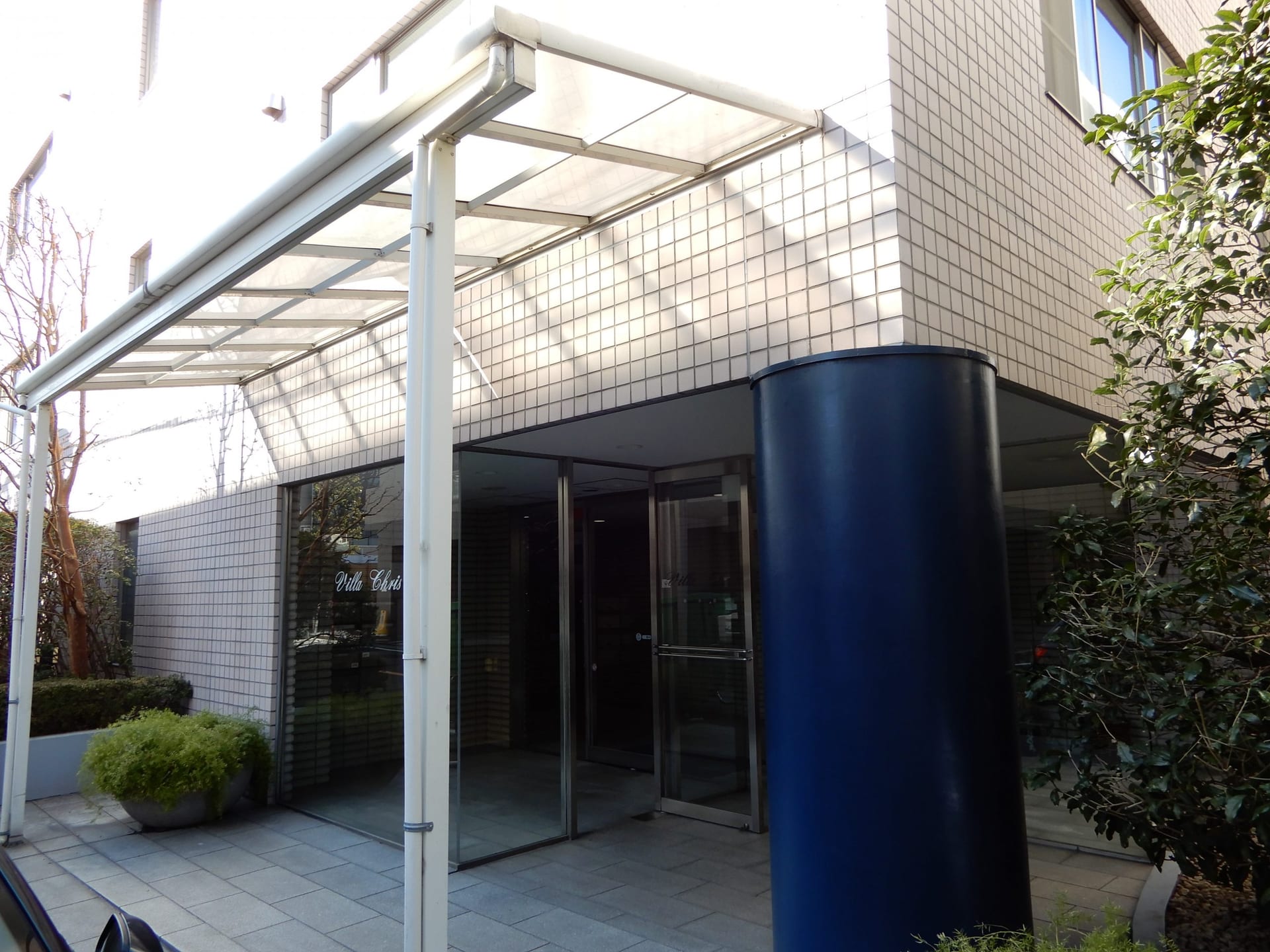 株式会社シェアウィズ東京オフィスが入居するビルの玄関の写真
