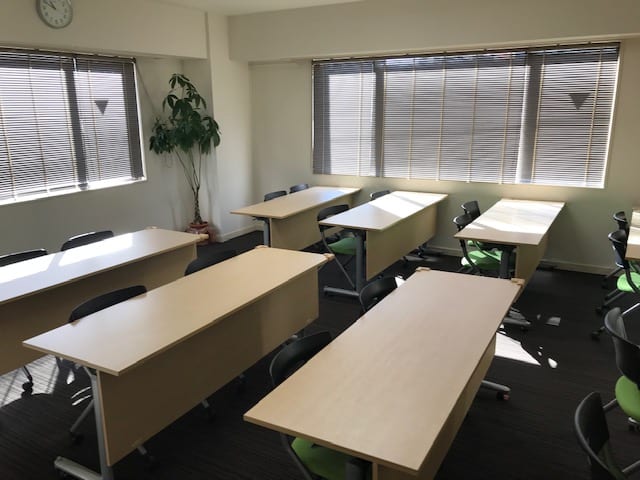 株式会社シェアウィズ東京オフィスで利用できる会議室の写真
